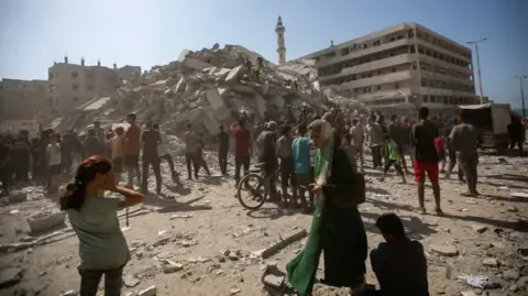 Intensified Artillery Offensive Continues in Gaza City